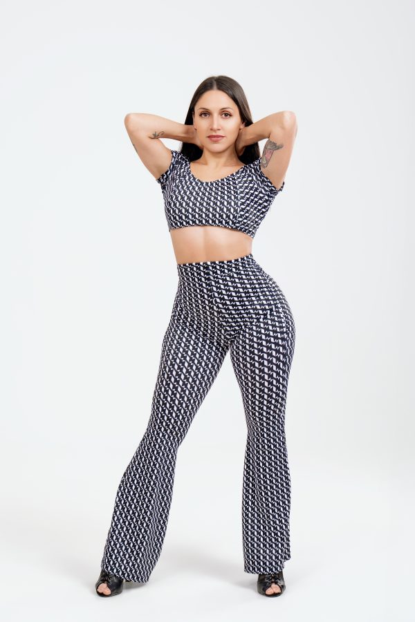 Conjunto Blanco & Negro – Elegancia Retro