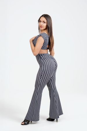 Conjunto Blanco & Negro – Elegancia Retro - Imagen 3