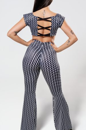Conjunto Blanco & Negro – Elegancia Retro - Imagen 2