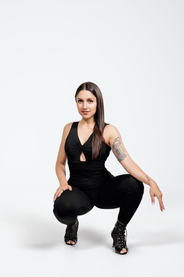 Mono Basic Open Back – Minimalismo con Sorpresa
