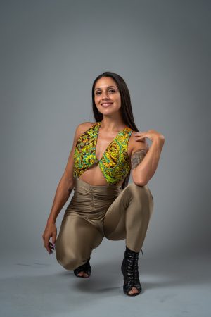 Mono estampado con pantalón dorados - Imagen 2