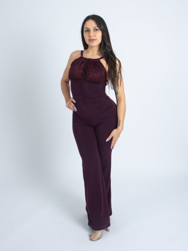 mono vino tinto para bailar