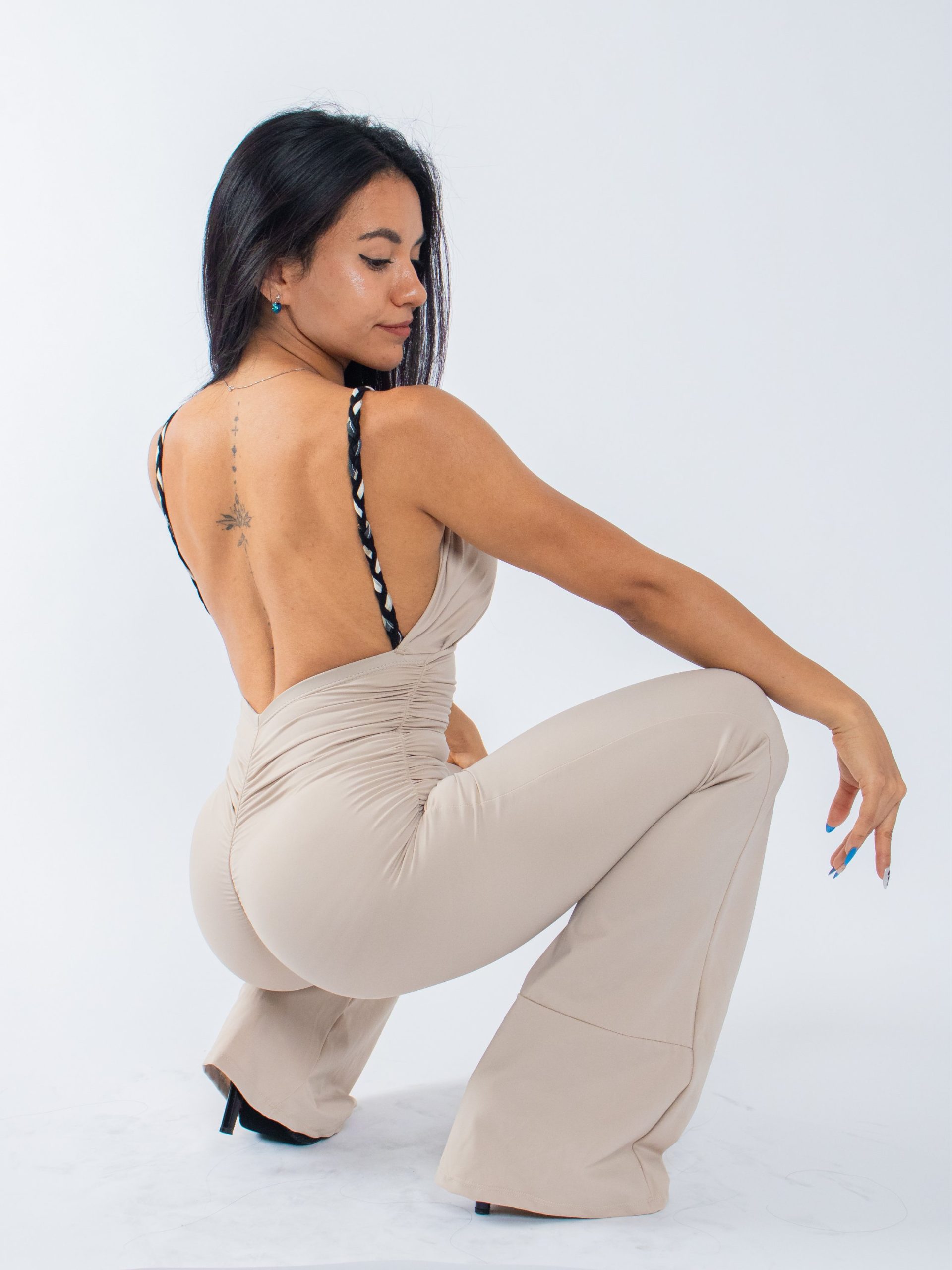 mono bachata elegante - Imagen 2
